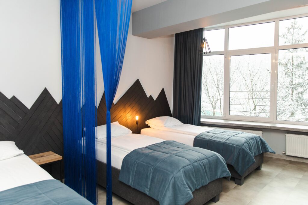 В отеле Blue Mountain заказать Чотиримісні з видом на гори номер в буковеле фото №2