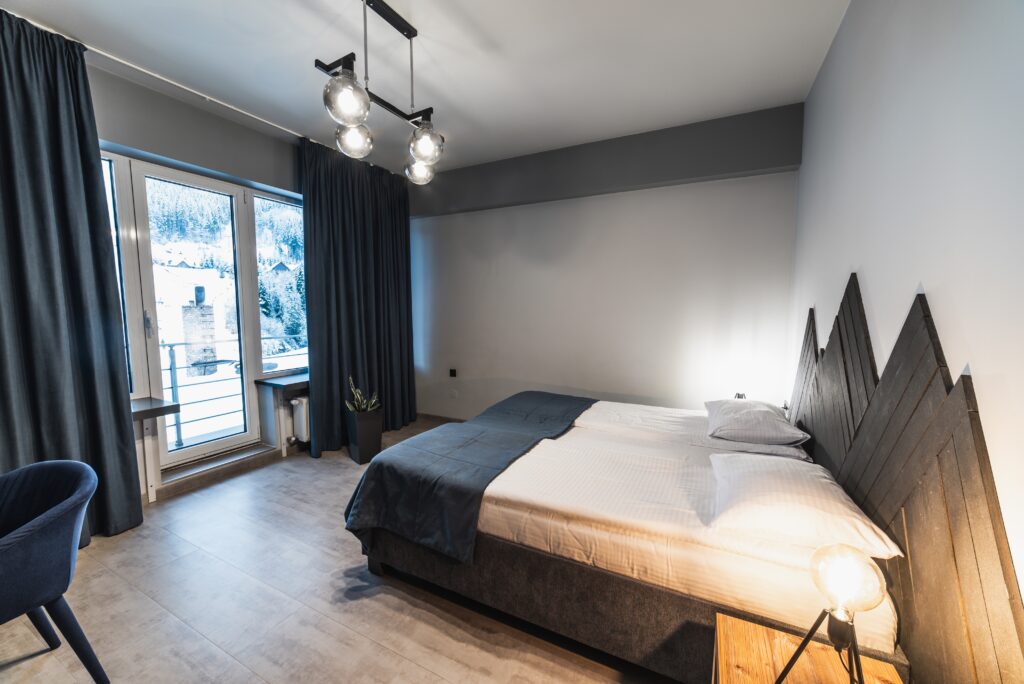 В отеле Blue Mountain заказать Suite with two-bedroom в буковеле фото №10