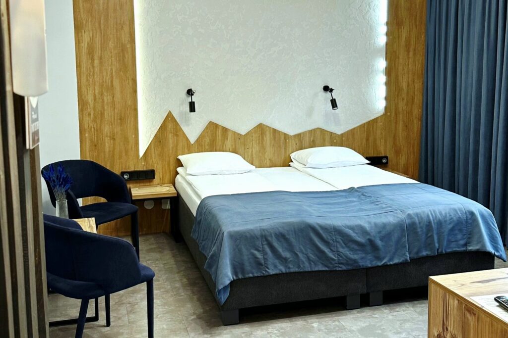В отеле Blue Mountain заказать Двомісний бюджетний номер в буковеле фото №1